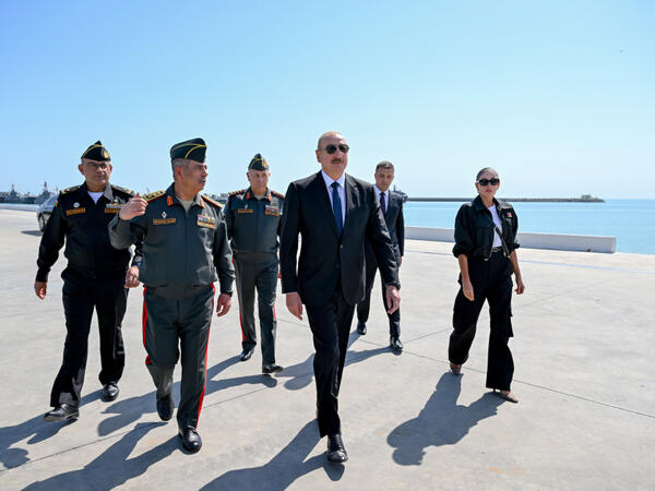 Prezident İlham Əliyev və Birinci xanım Mehriban Əliyeva Hərbi Dəniz Qüvvələrində olublar - (Foto)