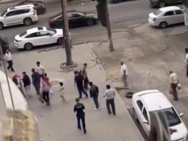 Xırdalanda binanın eyvanından şüşə qopdu, qadının başına düşdü - <span class="color_red">(Video)</span>