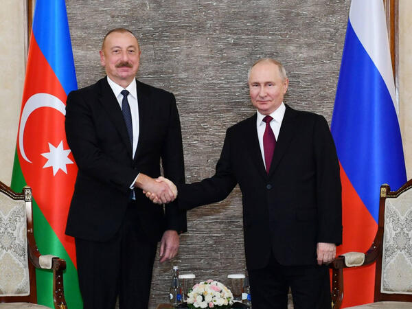Vladimir Putin Prezident İlham Əliyevə zəng edib