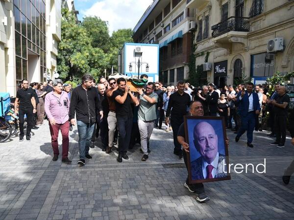 “Bu, sənin anşlaqındır...” – Bakıda səhnə ustası, Xalq artisti Aleksandr Şarovski ilə vida mərasimi keçirilib - <span class="color_red">(Foto)</span>