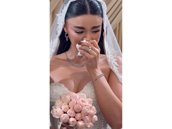 Vəfat edən qızının əmanətini gəlin köçürən nənə və baba kövrəltdi - <span class="color_red">(Video)</span>