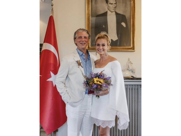 “Ürəyim yeniyetmə qızlar kimi döyünür” - 4-cü dəfə ərə gedən türk aktrisa - <span class="color_red">(Video)</span>