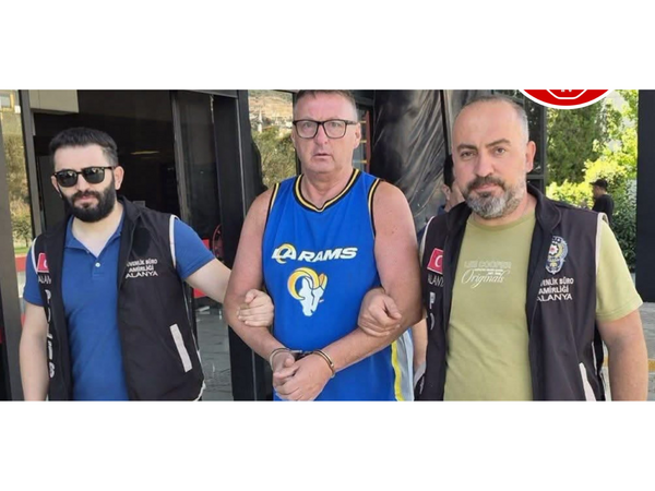 Türk bayrağına tüpürən turistə bu cəza veriləcək