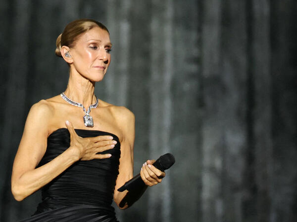 Selin Dion 6 il sonra səhnəyə qayıtdı - <span class="color_red">(Video)</span>