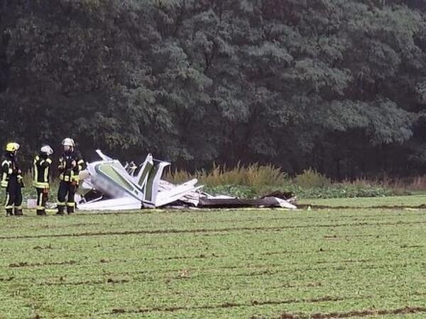 Almaniyada Cessna təyyarəsi tarlaya düşdü