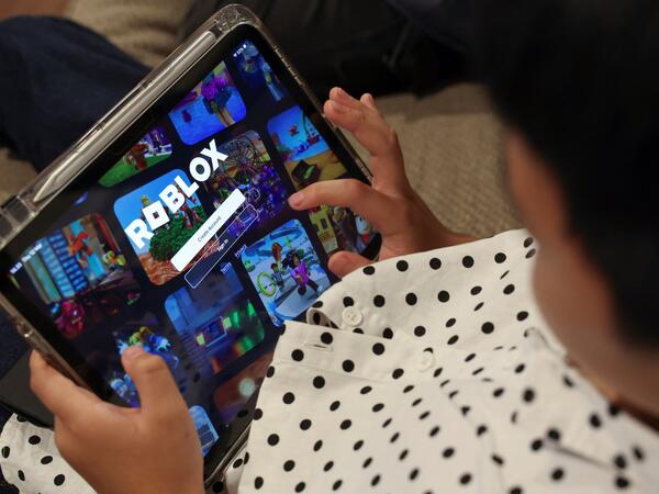 Uşaqların sevimli onlayn oyunu: “Roblox”un təhlükələri nələrdir?