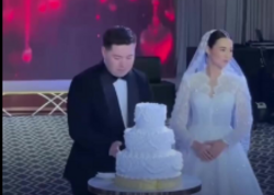 Toyda bəy əsəbləşərək tortu yerə çırpdı - <span class="color_red">(Video)</span>