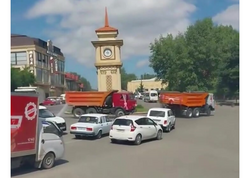 KamAZ sürücülərindən ibarət toy karvanı diqqət çəkdi - <span class="color_red">(Video)</span>
