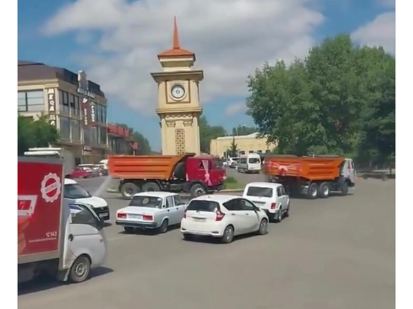 KamAZ sürücülərindən ibarət toy karvanı diqqət çəkdi - <span class="color_red">(Video)</span>