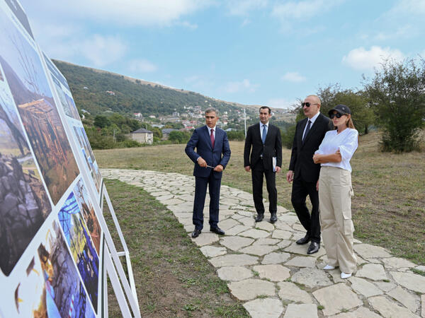 Prezident İlham Əliyev və Birinci xanım Mehriban Əliyeva Şamaxıda Pir Ömər Sultan ziyarətgahında aparılan konservasiya işləri ilə tanış olublar - <span class="color_red">(Foto/Video)</span>
