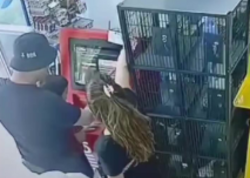 Bakıda üç uşaq anası marketdə əri tərəfindən döyüldü - <span class="color_red">anbaan (Video)</span>