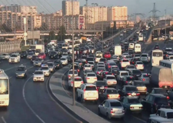 Sürücülərin diqqətinə: Bu yolda avtobus zolağının saatı artırıldı