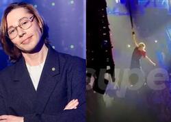 Müğənni Dmitri Bikbayevin konsertdə əli trosdan sürüşdü, yıxıldı - <span class="color_red">(Video)</span>