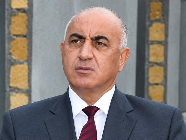 Həbsdə ölən keçmiş icra başçısının binası satışa çıxarıldı