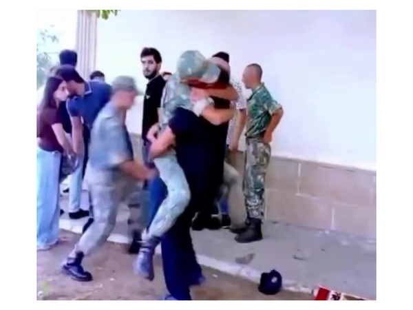 Əsgərin atasına qovuşma anı kövrəltdi - <span class="color_red">(Video)</span>