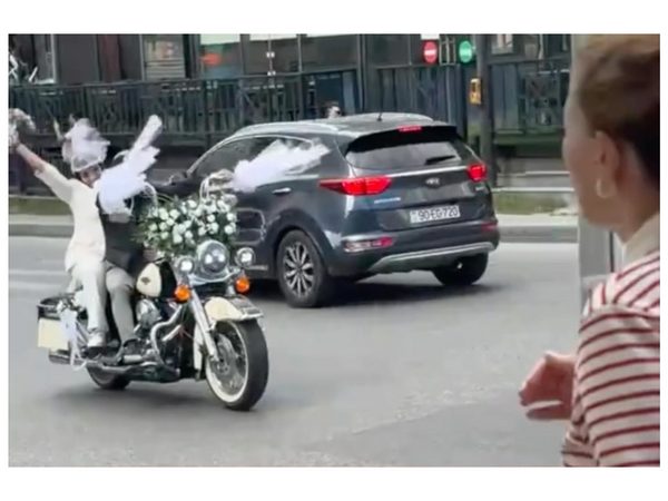 Bakıda bəy və gəlin toya motosikletlə getdilər – <span class="color_red">(Video)</span>