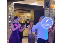 Əri Qumralla rəqs etdi, arvadı görün nə etdi... - <span class="color_red">(Video)</span>