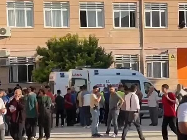 Türkiyədə məktəbə silahlı hücum: 4 şagird yaralandı