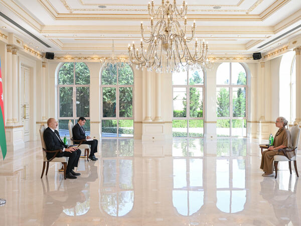 Prezident İlham Əliyev İsveçin Azərbaycanda yeni təyin olunmuş səfirini qəbul edib - (Foto)