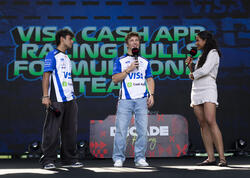 Fan Forumda Formula 1 coşqusu: Azarkeşlər pilotlarla görüşdü - <span class="color_red">(Foto)</span>