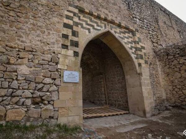 Mədəni irsin qaytarılması gündəliyi: Gəncə qapıları üçün də ədalət vaxtıdır