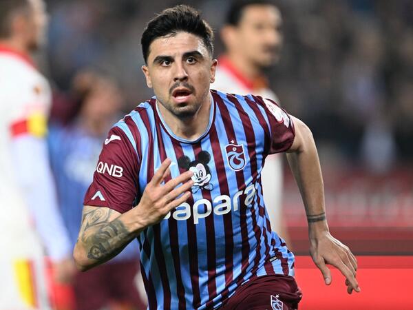 Ozan Tufanın ayaqqabısının dodaq uçuqladan qiyməti - <span class="color_red">(Foto)</span>