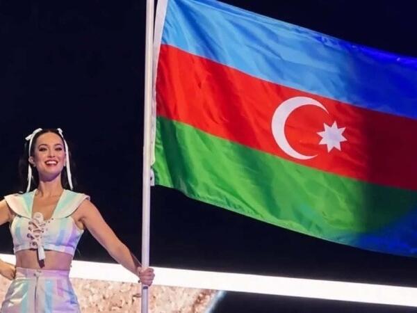 Keti Perri Bakıda bayrağımızı dalğalandırdı - <span class="color_red">(Foto/Video)</span>