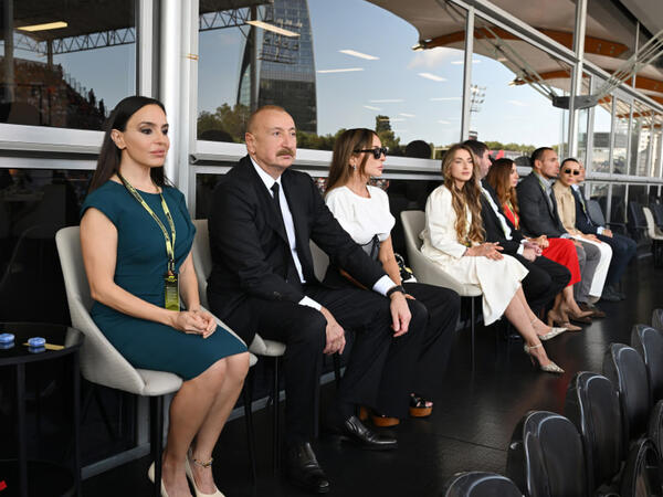 Prezident İlham Əliyev və Birinci xanım Mehriban Əliyeva Formula 1 Azərbaycan Qran-Prisinin əsas yarışına baxıblar - <span class="color_red">(Foto)</span>