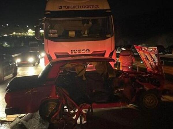 TIR "07" ilə toqquşdu: Yaralılar var