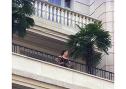 Cenifer Lopezin Milanda "balkon görüntüsü" müzakirə yaratdı - <span class="color_red">(Video)</span>