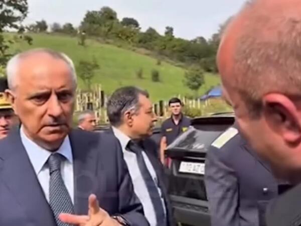 İcra başçısı məmuru danladı: "Camaatın ağzından vurmayın" - <span class="color_red">(Video)</span>