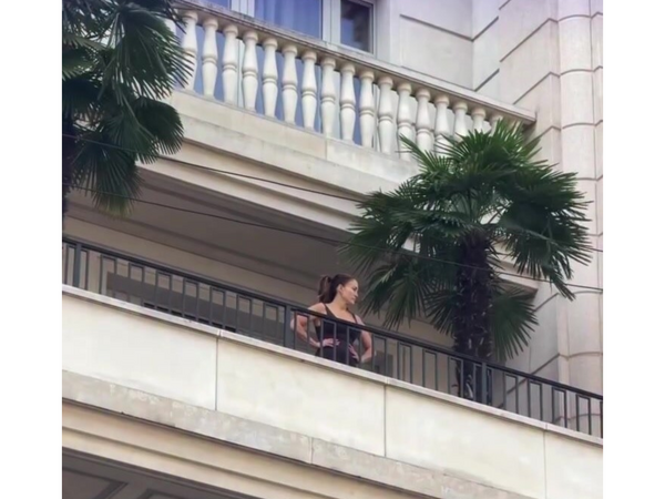 Cenifer Lopezin Milanda "balkon görüntüsü" müzakirə yaratdı - <span class="color_red">(Video)</span>