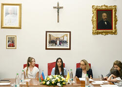 Romada Leyla Əliyeva və Alyona Əliyeva ilə Müqəddəs Arxeologiya üzrə Pontifik Komissiyanın katibinin görüşü olub - <span class="color_red">(Foto)</span>