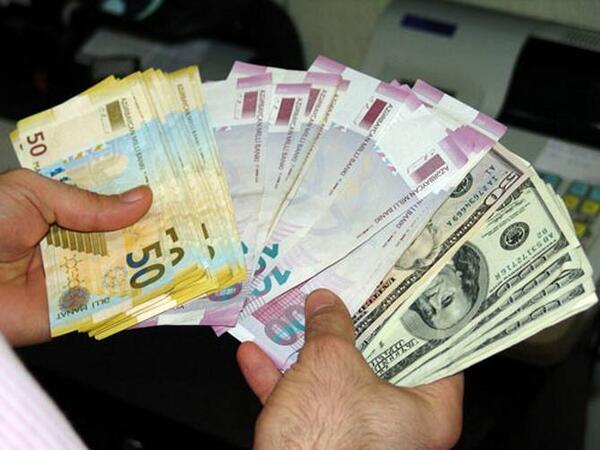Manatla bağlı hamını maraqlandıran sual: Devalvasiya olacaq?