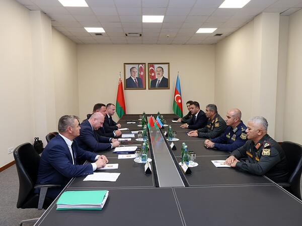 Azərbaycan və Belarus hərbi-texniki əməkdaşlığın inkişaf perspektivlərini müzakirə edib - <span class="color_red">(Foto)</span>