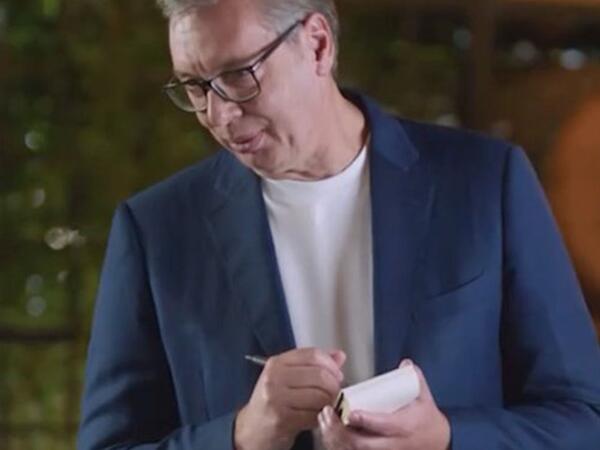 Vuçiç “ofisiant” obrazında: "Bizdə NATO yoxdur" - <span class="color_red">(Video)</span>