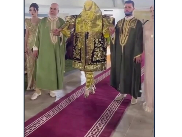 Toyda gəlini bəd nəzərdən qorumaq üçün başdan-ayağa qızıla bürüdülər - <span class="color_red">(Video)</span>