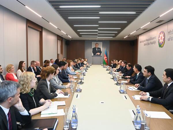 Azərbaycan-Aİ münasibətlərinin inkişaf perspektivləri müzakirə olunub - <span class="color_red">(Foto)</span>