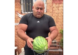 “Abi” ləqəbli Elmin Mehdiyev məşhur türk aparıcının qonağı oldu - <span class="color_red">(Video)</span>