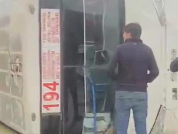 Bakıda avtobus ağır qəzaya düşdü: Yaralılar var - <span class="color_red">(Video)</span>