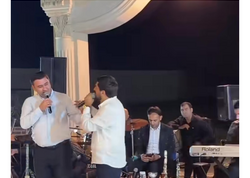 Pünhan toyunda həmkarlarını "ağ yuyub, qara sərdi": "Çoxunun məni gözü götürmür" - <span class="color_red">(Video)</span>