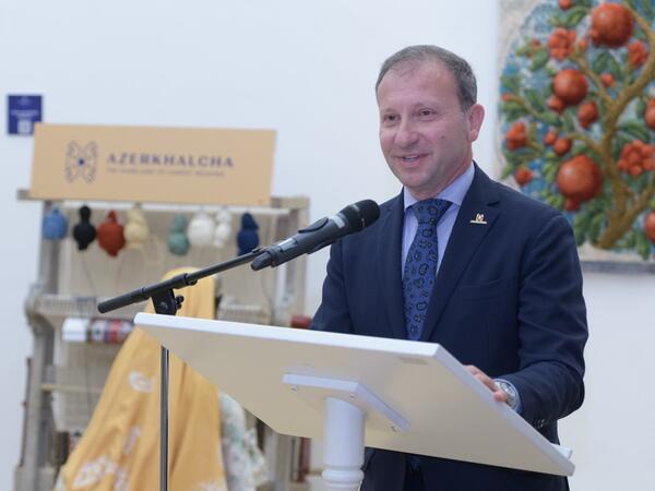 Lətif Kərimovun 120 illik yubileyi Vyanada “Azərxalça” ASC-nin xüsusi xalça sərgisi ilə qeyd olunub - <span class="color_red">(Foto)</span>