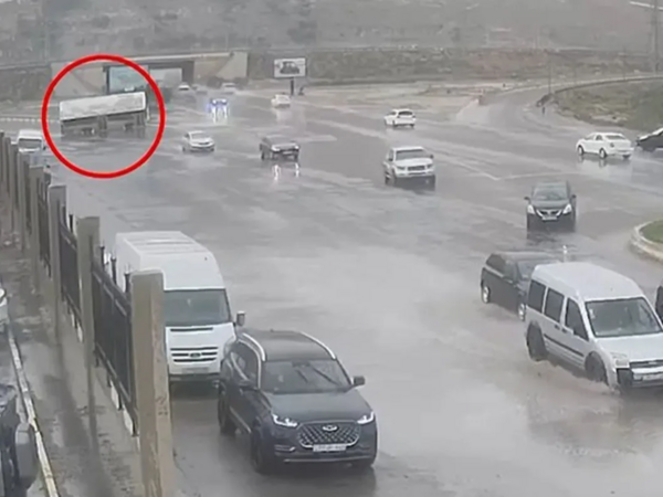 Bakıda avtobus aşdı -