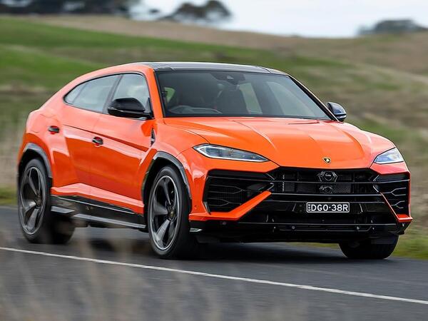 Hacı Həsənli bulvarda 630 minlik "Lamborghini" ilə drift etdi - cəzalandırıldı
