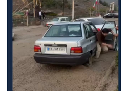 İranda küçə və yollar su altında qaldı