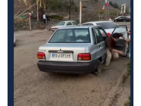 İranda küçə və yollar su altında qaldı