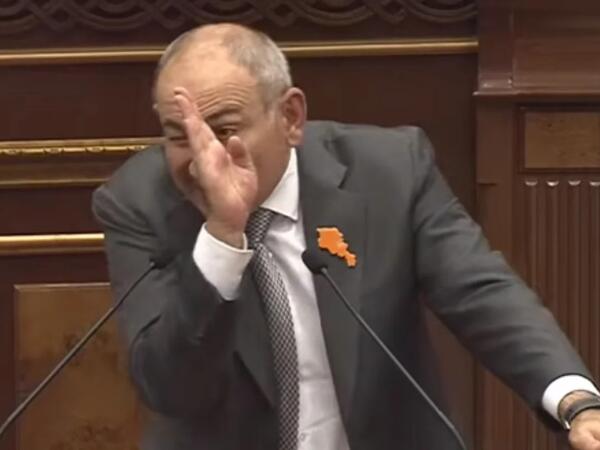 Paşinyanın hərəkətləri müzakirəyə səbəb oldu - <span class="color_red">(Video)</span>