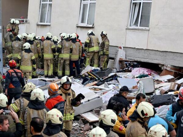 İstanbulda 6 mərtəbəli bina çökdü