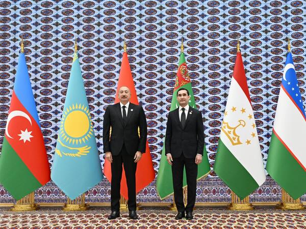 Prezident İlham Əliyev Azərbaycan və Mərkəzi Asiya Dövlət Başçılarının 8-ci Məşvərət görüşündə iştirak etmək üçün “Avaza” Kompleksinə gəldi - (Foto)
