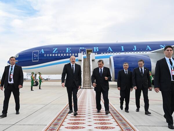 Prezident İlham Əliyev Türkmənistana işgüzar səfərə gəlib - (Foto)